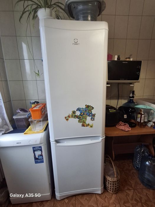 Хололильник Indesit