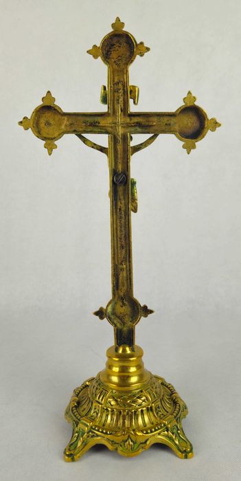 Piękny stary stylowy krzyż mosiężny stojący z Francji