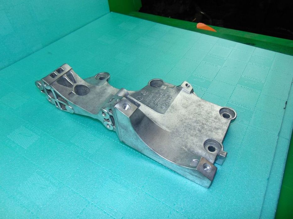 łapa alternatora 038903143af a3 8p 1.9tdi bkc bxe bls 2,0tdi orygina