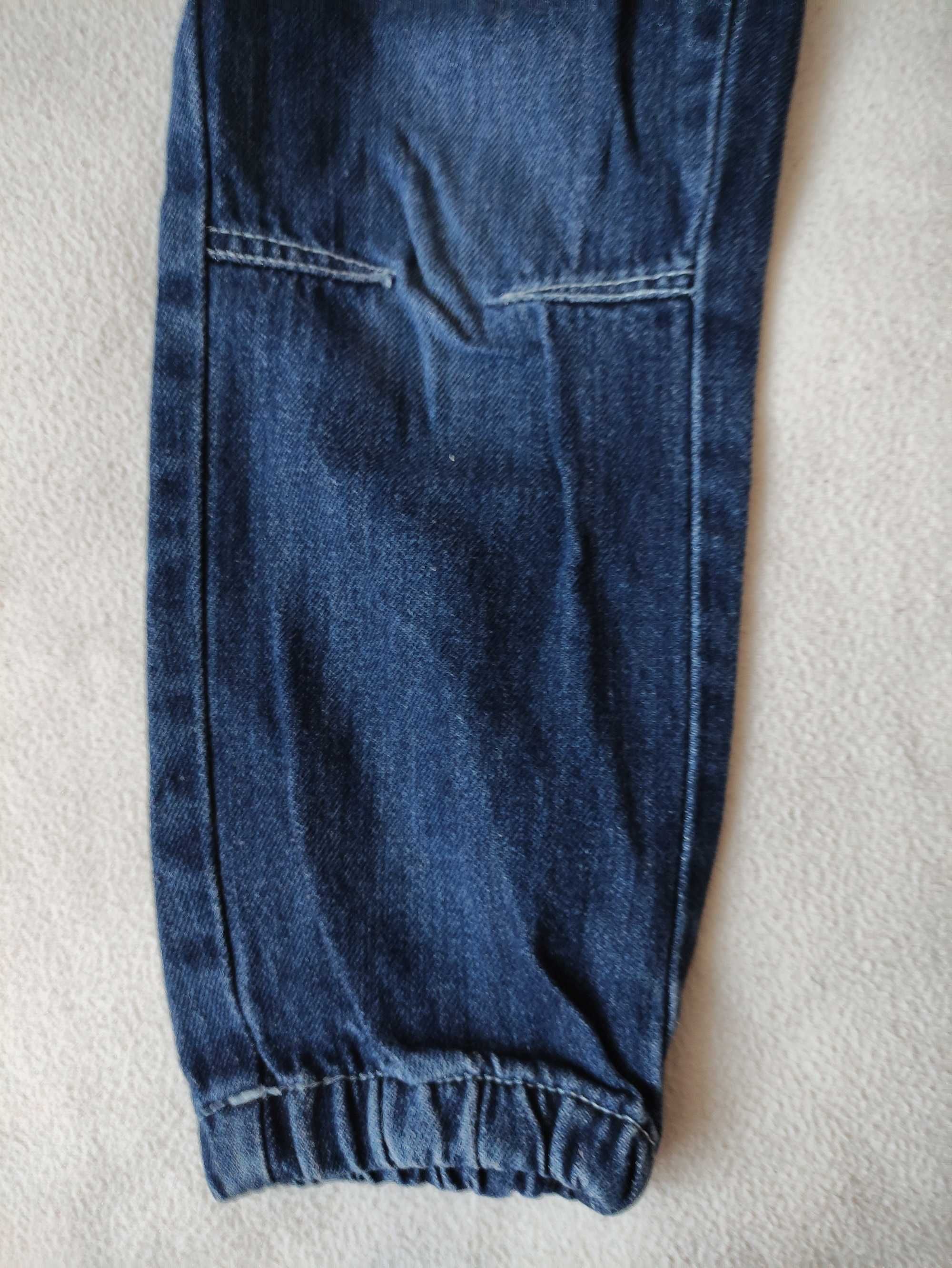 granatowe spodnie chłopięce jeansy joggery r. 110 5.10.15