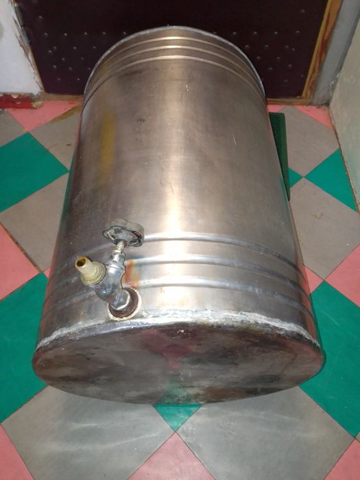 Нержавіюча ємність (бочка).  Об'єм 100 літрів