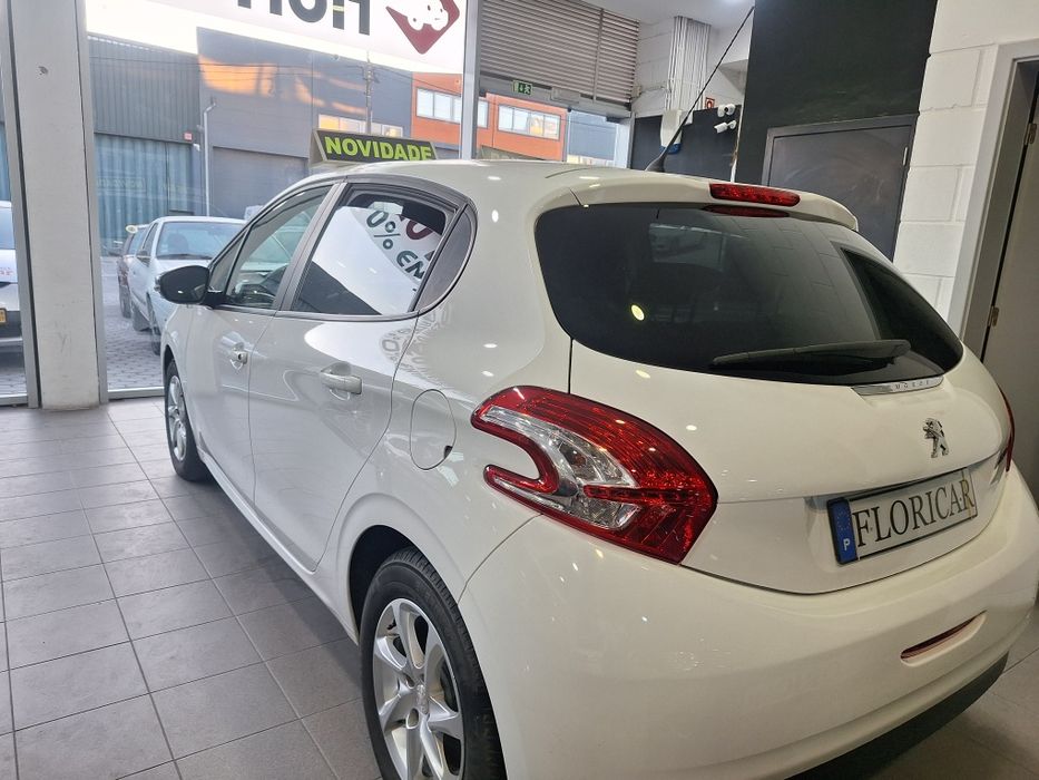 Peugeot 208 1 2vti  2015 c/68milkm