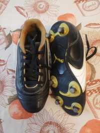 Взуття на футбол