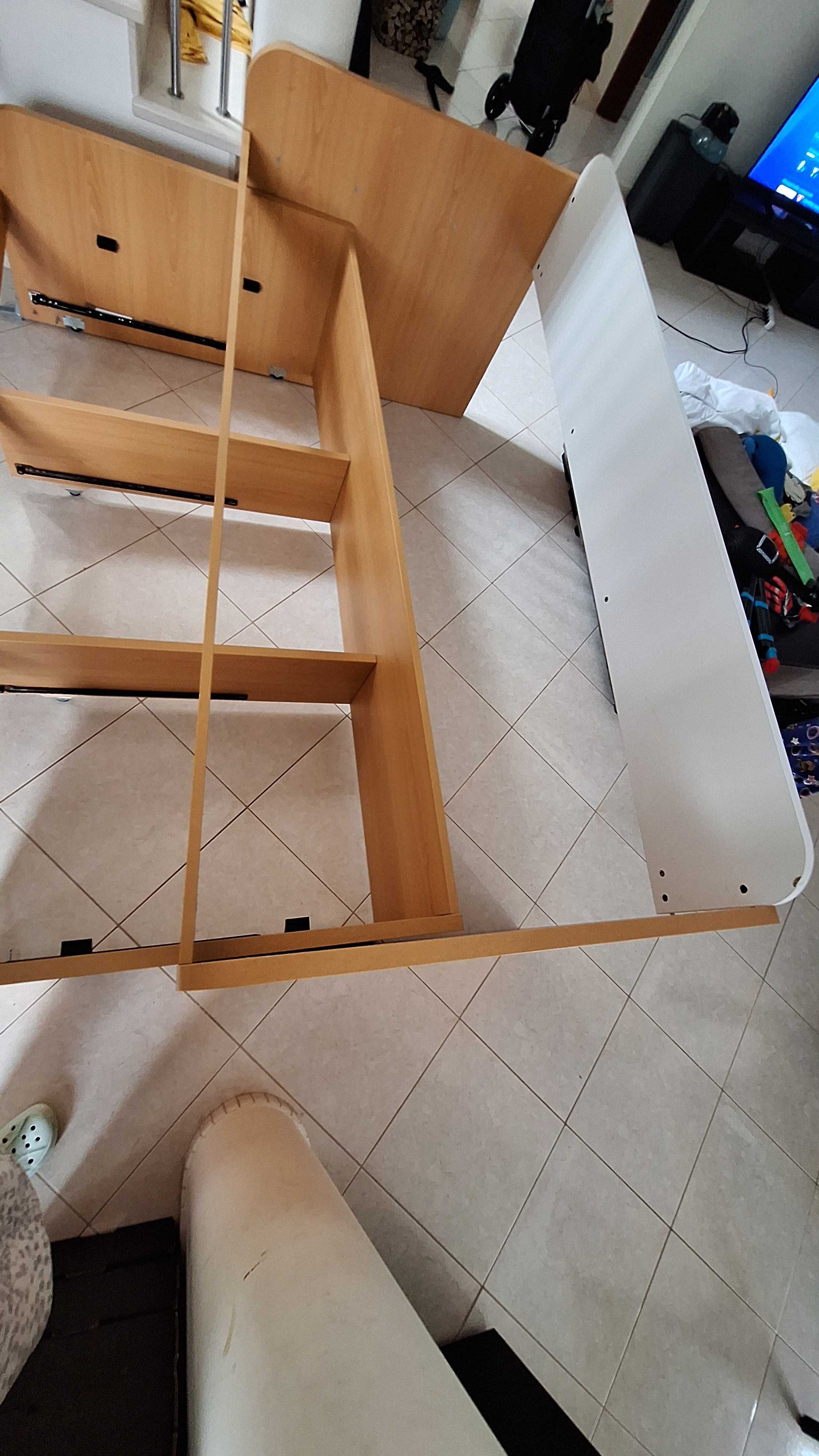 Cama dupla com arrumação