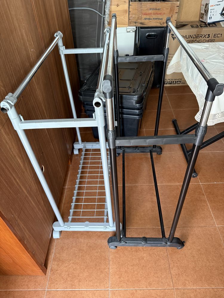 Charriot suporte para cabides cavalete extensível duplo com rodas