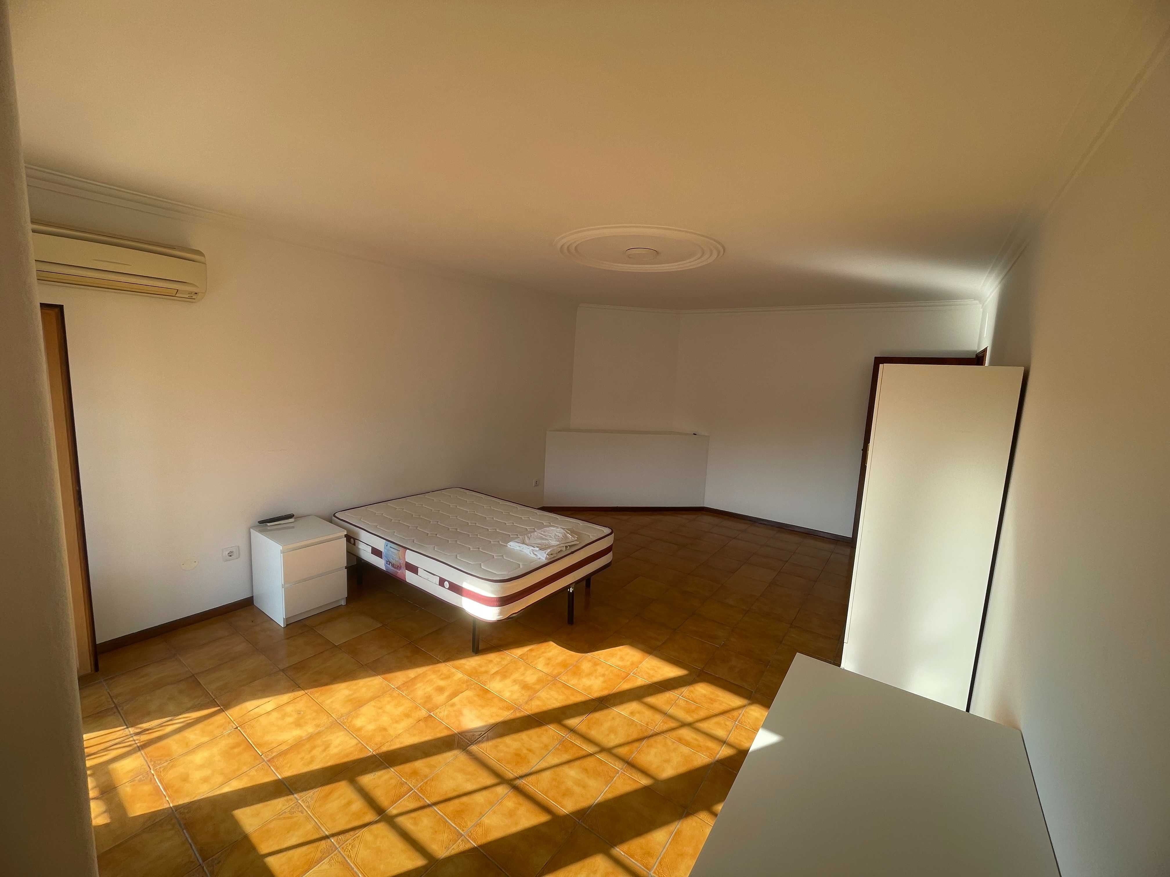 Quarto com varanda para estudante ESEV - Viseu