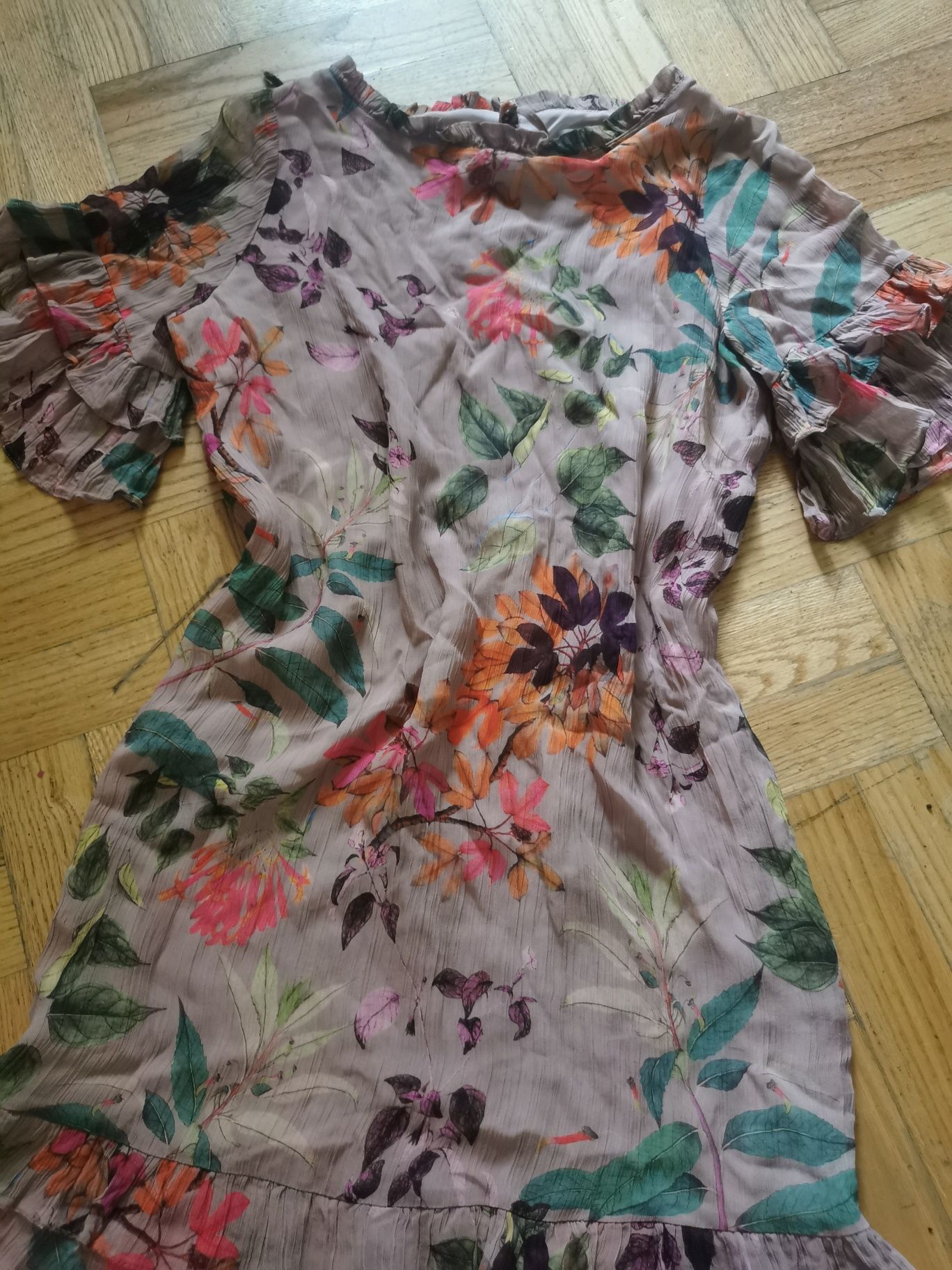 Sukienka w kwiaty idealna na wiosnę 100% wiskoza Cotton Club r. S
N