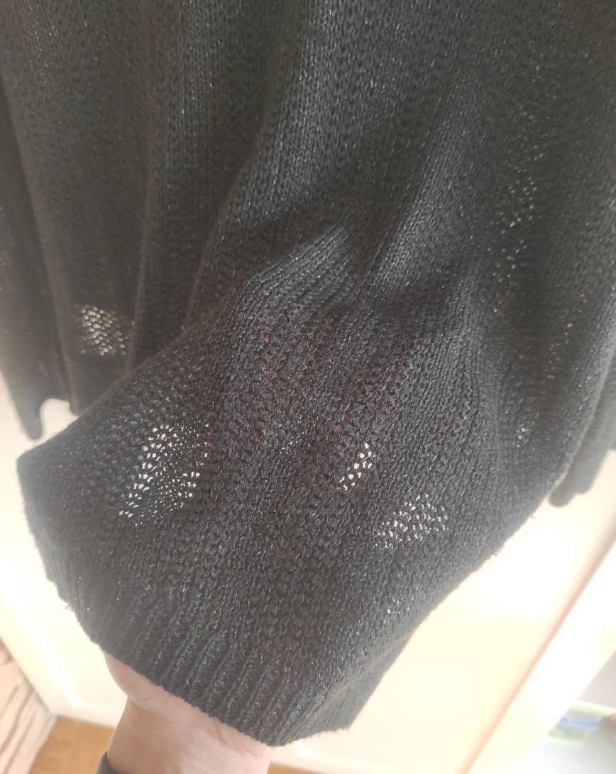 Czarny sweterek z ozdobnymi paskami, srebrna nitką, Takko Fashion, L