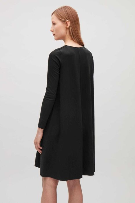COS рр L платье из шерсти