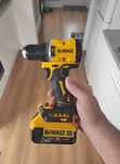 Nowa wkrętarka DeWalt dcd805