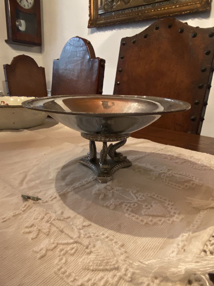 Fruteira em casquinha, com suporte trabalhado