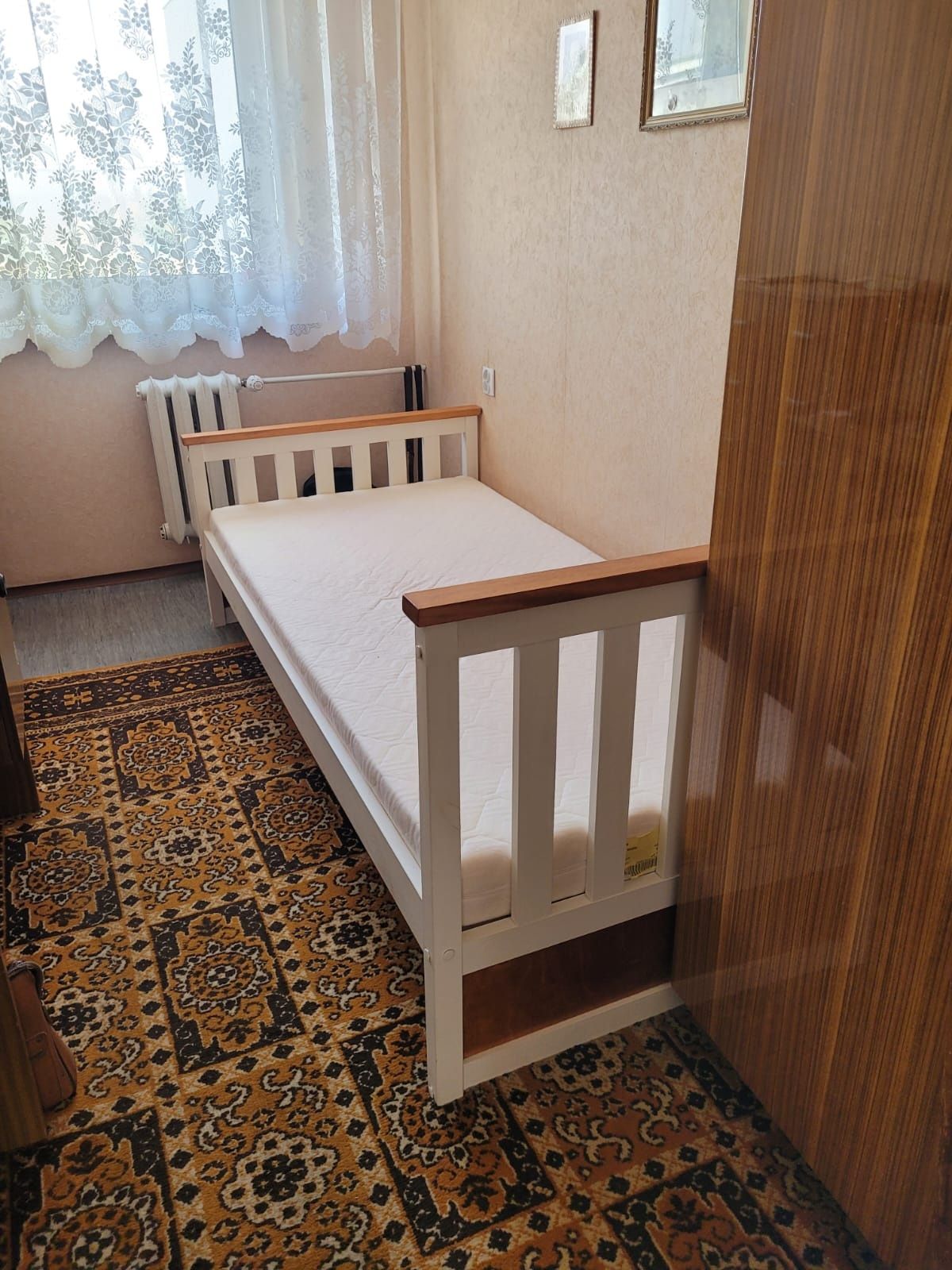 Łóżko sypialniane