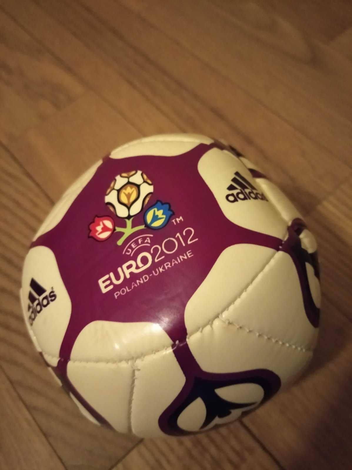 Футбольный мяч Евро 2012. Большой и малый (отдельно).