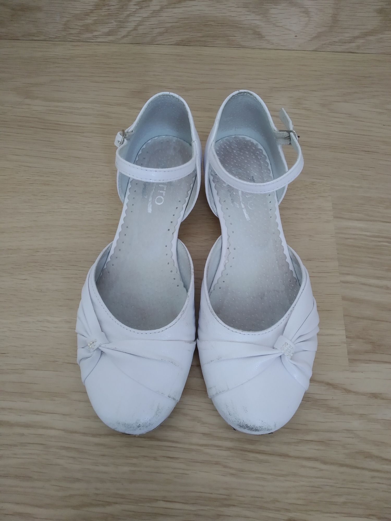 Buty białe wizytowe r. 34