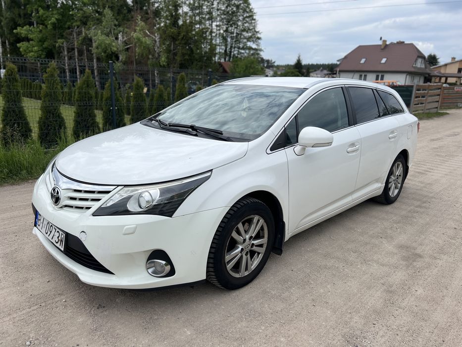 Toyota Avenis 2.0 LPG Automat