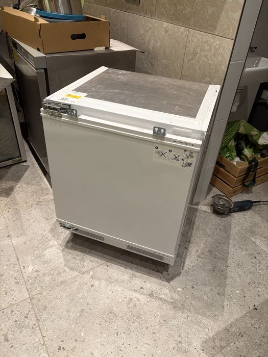 Lodówka podblatowa do zabudowy ikea Fastnas