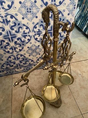 Antiga balança  dupla