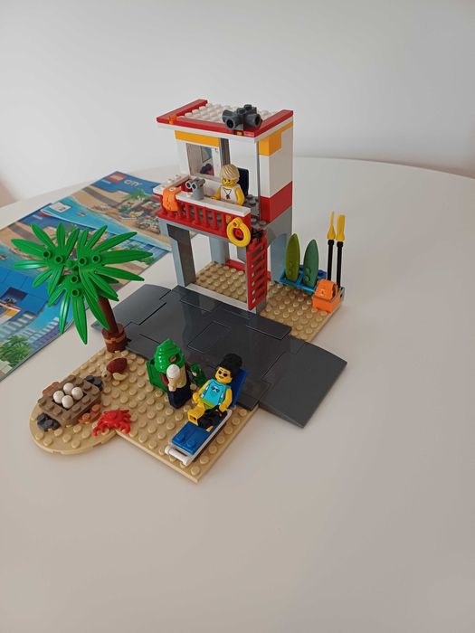 LEGO CITY Stanowisko ratownicze na plaży 60328