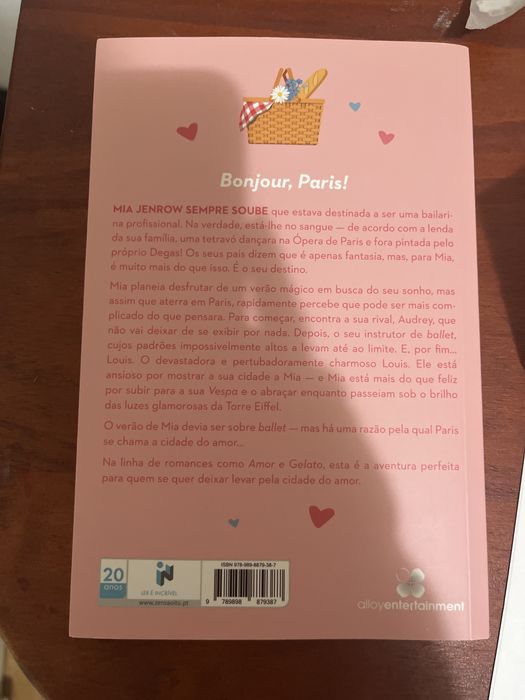 Livro beijos e croissants