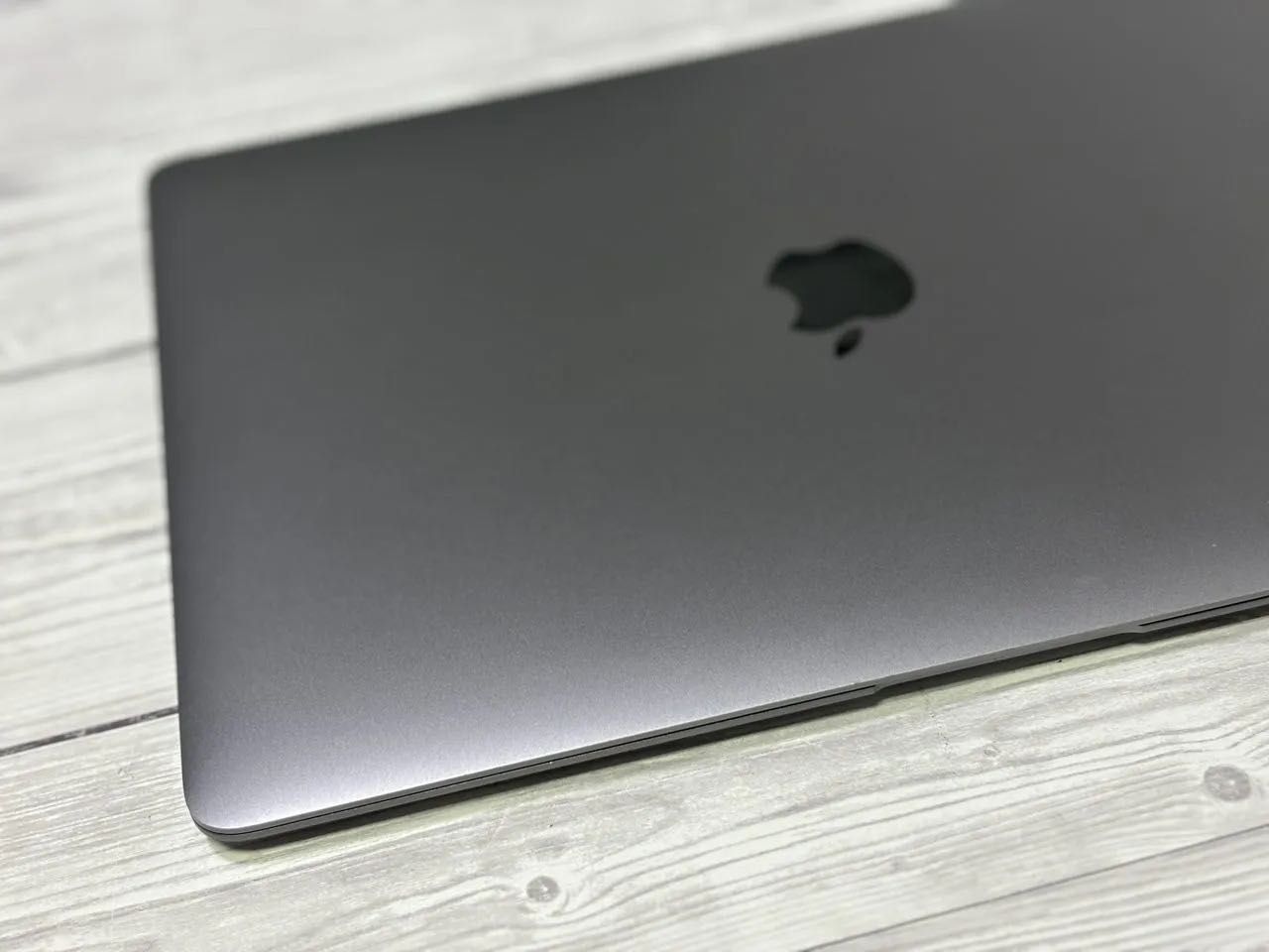 MacBook Air 13" 2020 года M1