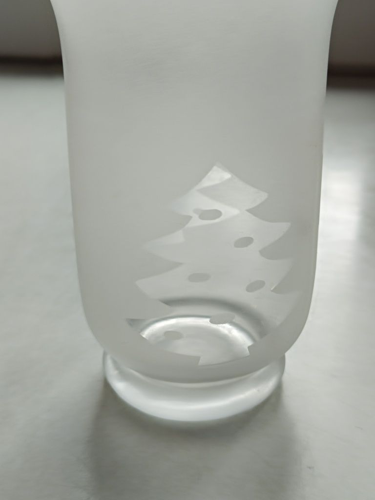świecznik z choinką lekkie matowe białe szkło