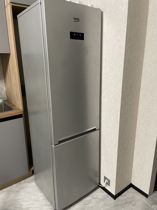 Двокамерний холодильник Beko, no frost
