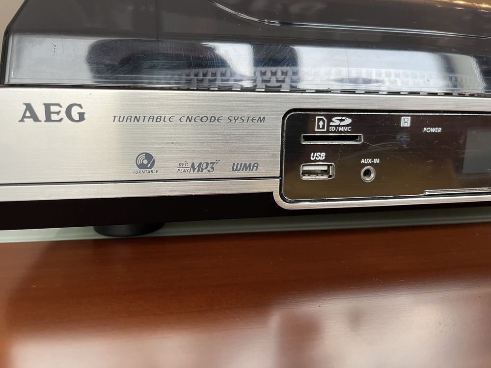 Gira discos AEG MC4420 CR/USB
