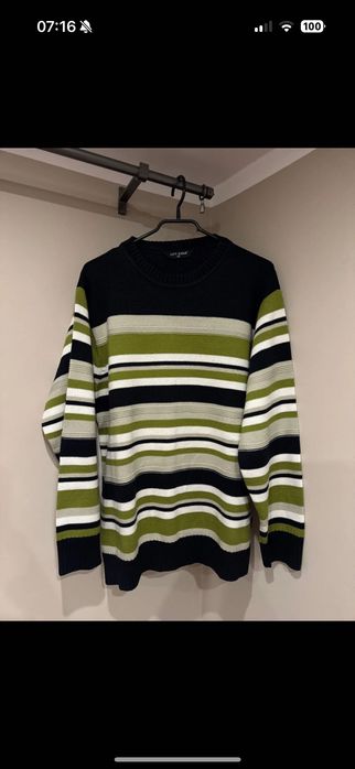 Sweter w paski zielone