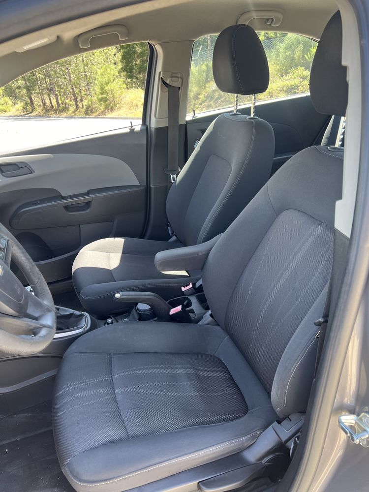 Chevrole Aveo 1.2 LT - Financiamento