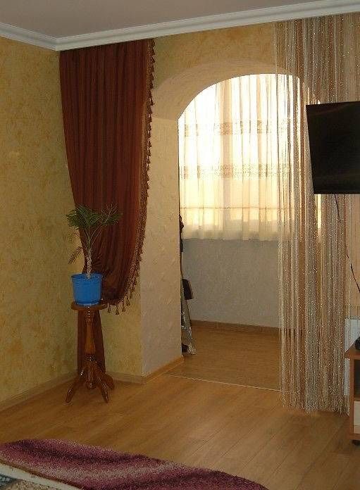 Продаю 2-кімнатну квартиру біля Центру