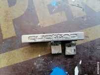 Znaczek Emblemat Quattro na Grill Audi A6 C6 4F0