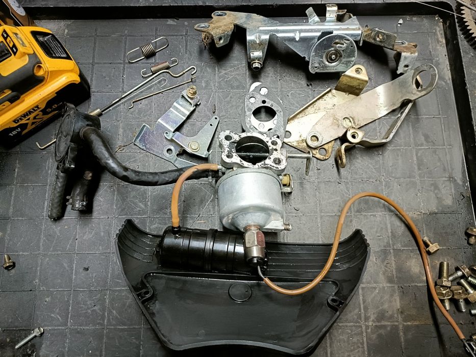 Gaźnik do traktorek kosiarka briggs vanguard 12-20hp Aisam