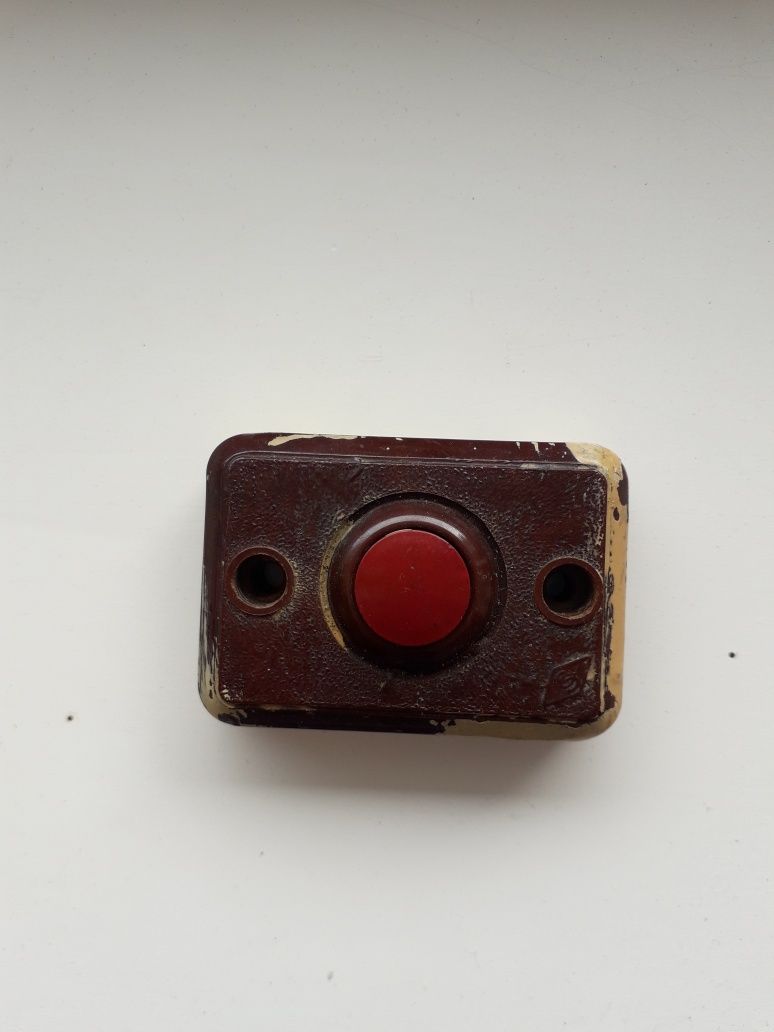 PRL przycisk dzwonka do drzwi z przedwojennej kamienicy ebonitowy
