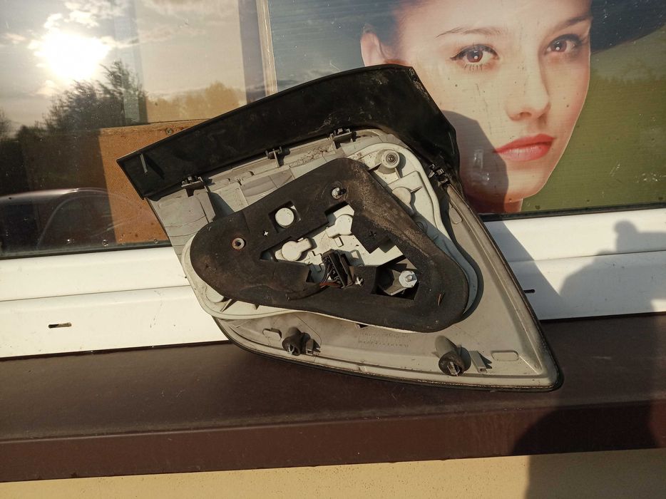 Opel Astra H 3 KOMBI lampa prawy tył L.T. oryginał