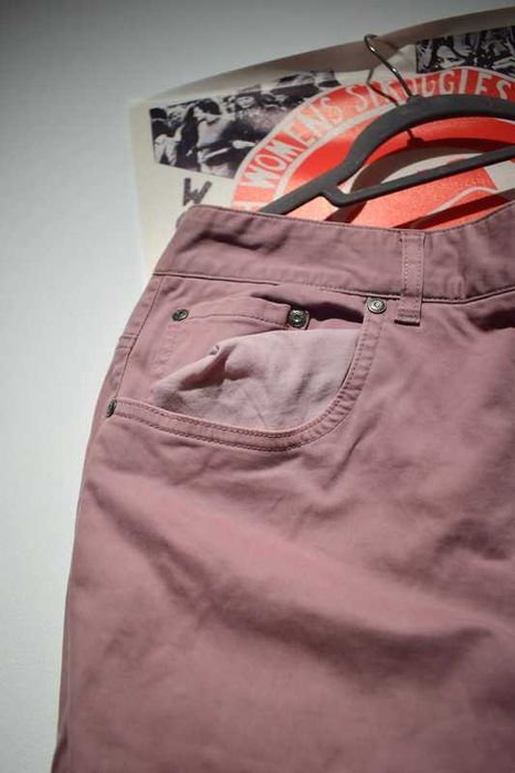 różowe spodnie straight skinny fit