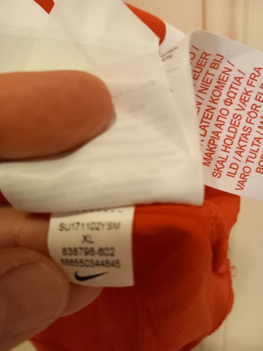 T shirt nike encarnada tam 13/15  anos