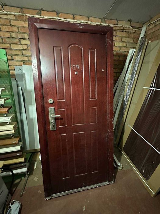 Двері б у елітні 860х2050 права 2500 грн