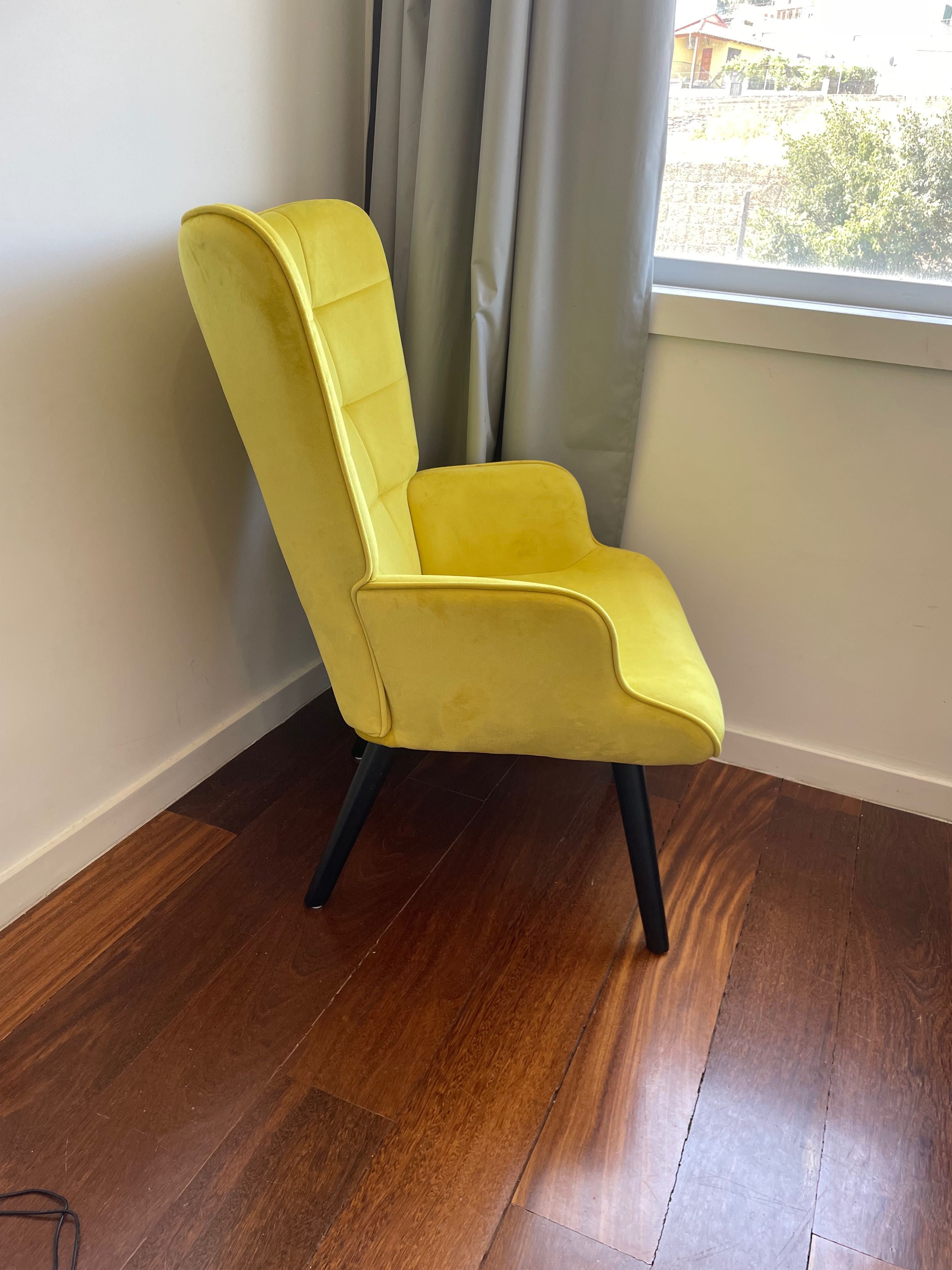 Poltrona amarela de IKEA