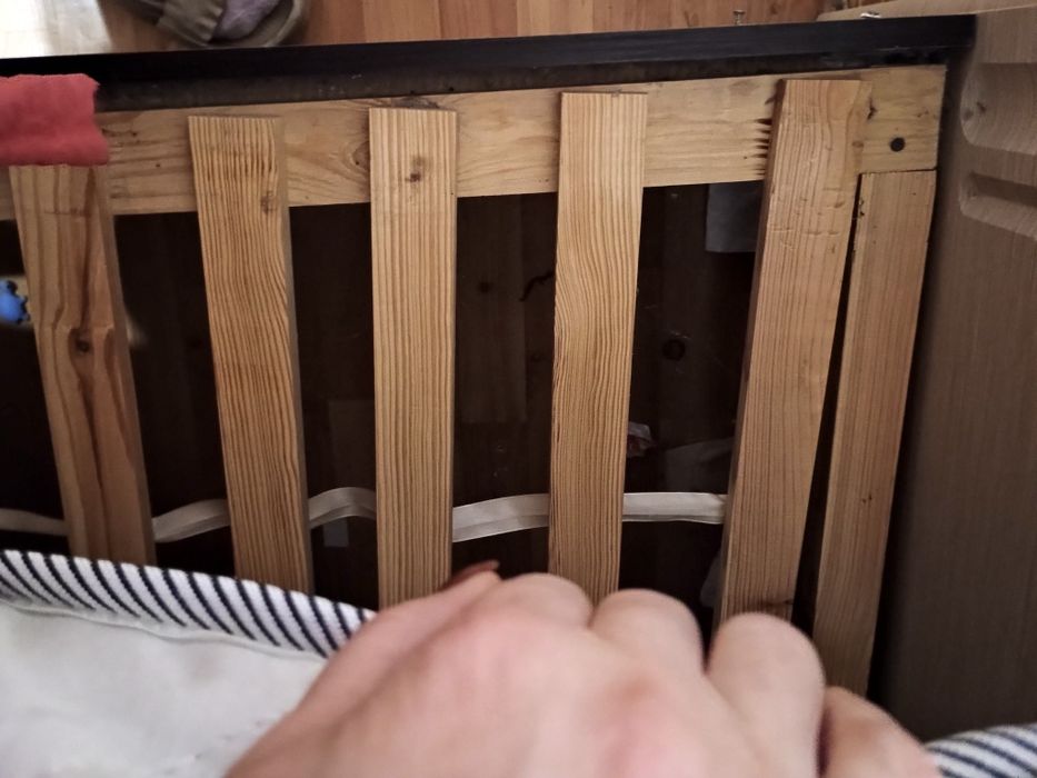 Срочно продам б/у ліжко , можна з матрацом (не обов'язково)