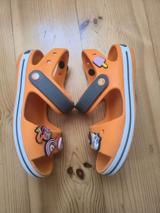Sandałki Crocs J3