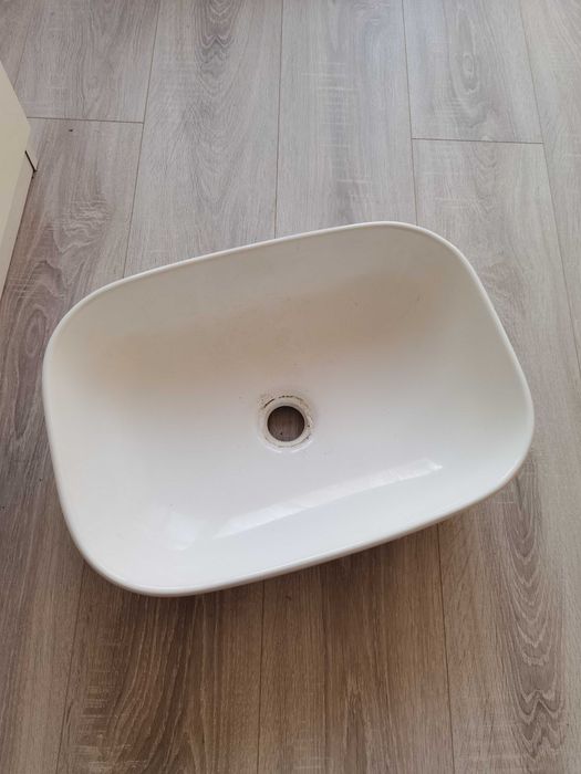 Umywalka nablatowa biała ceramiczna prostokątna owalna