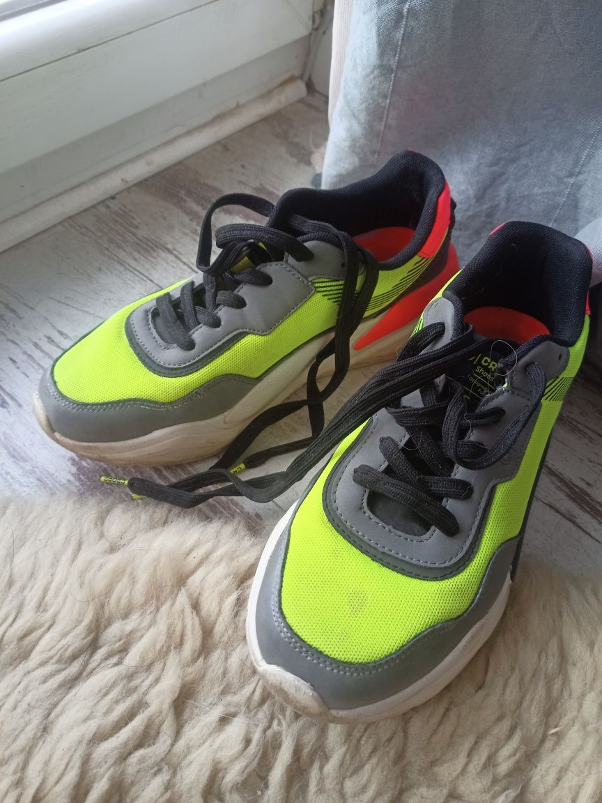 Lekkie adidasy Cropp neon odblaskowe 41