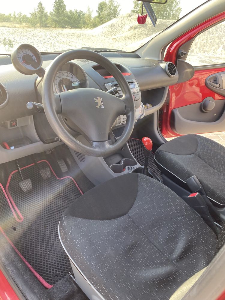 Peugeot 107 2011 року