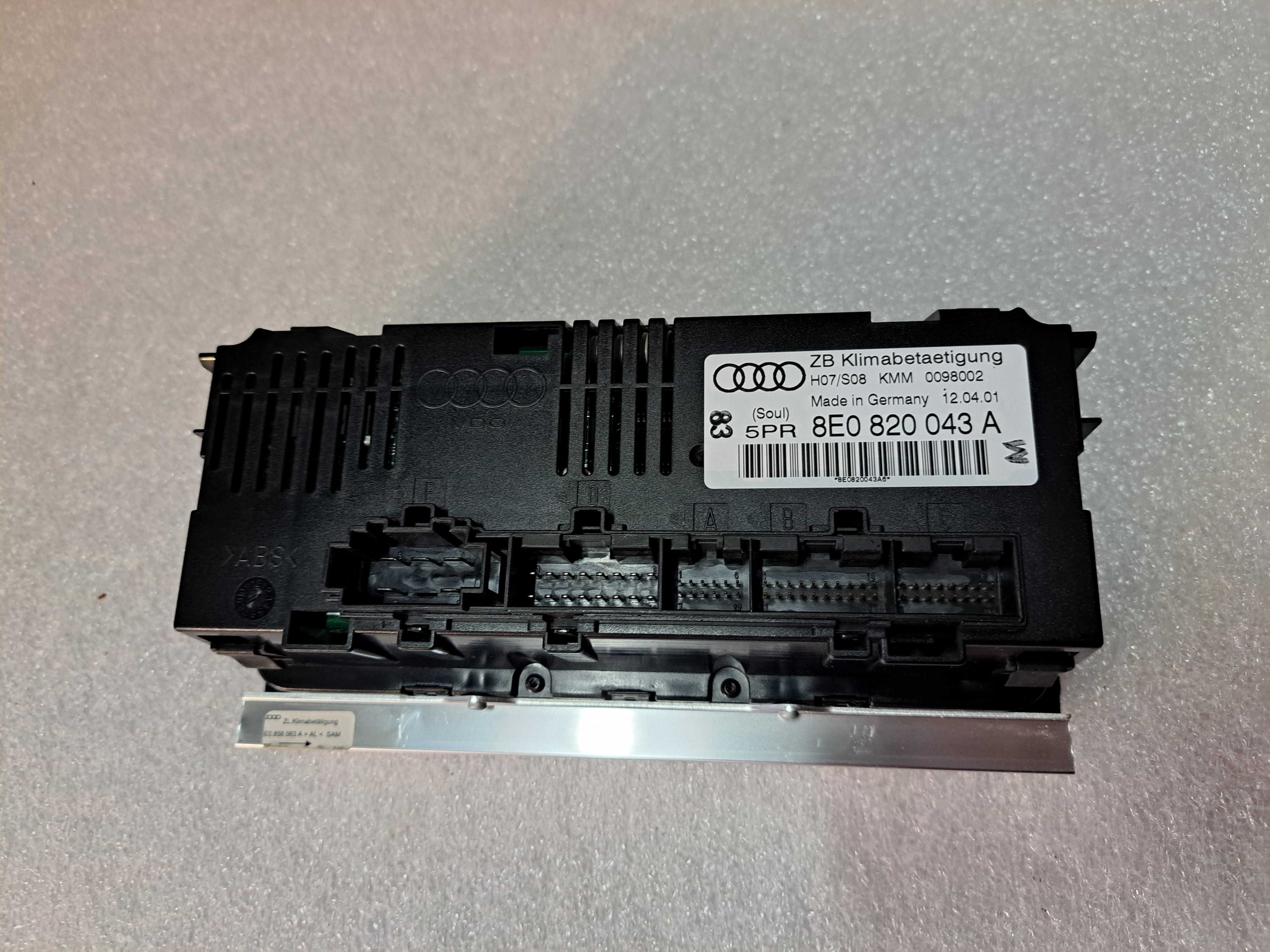 Panel klimatyzacji Audi A4 B6 -043A