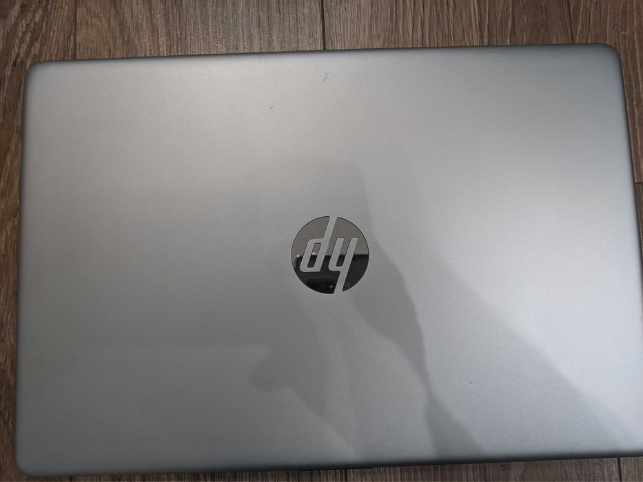 Laptop HP  15.6" Ryzen 5 4500U, 6 rdzeni, 8GB/500GB Super Stan