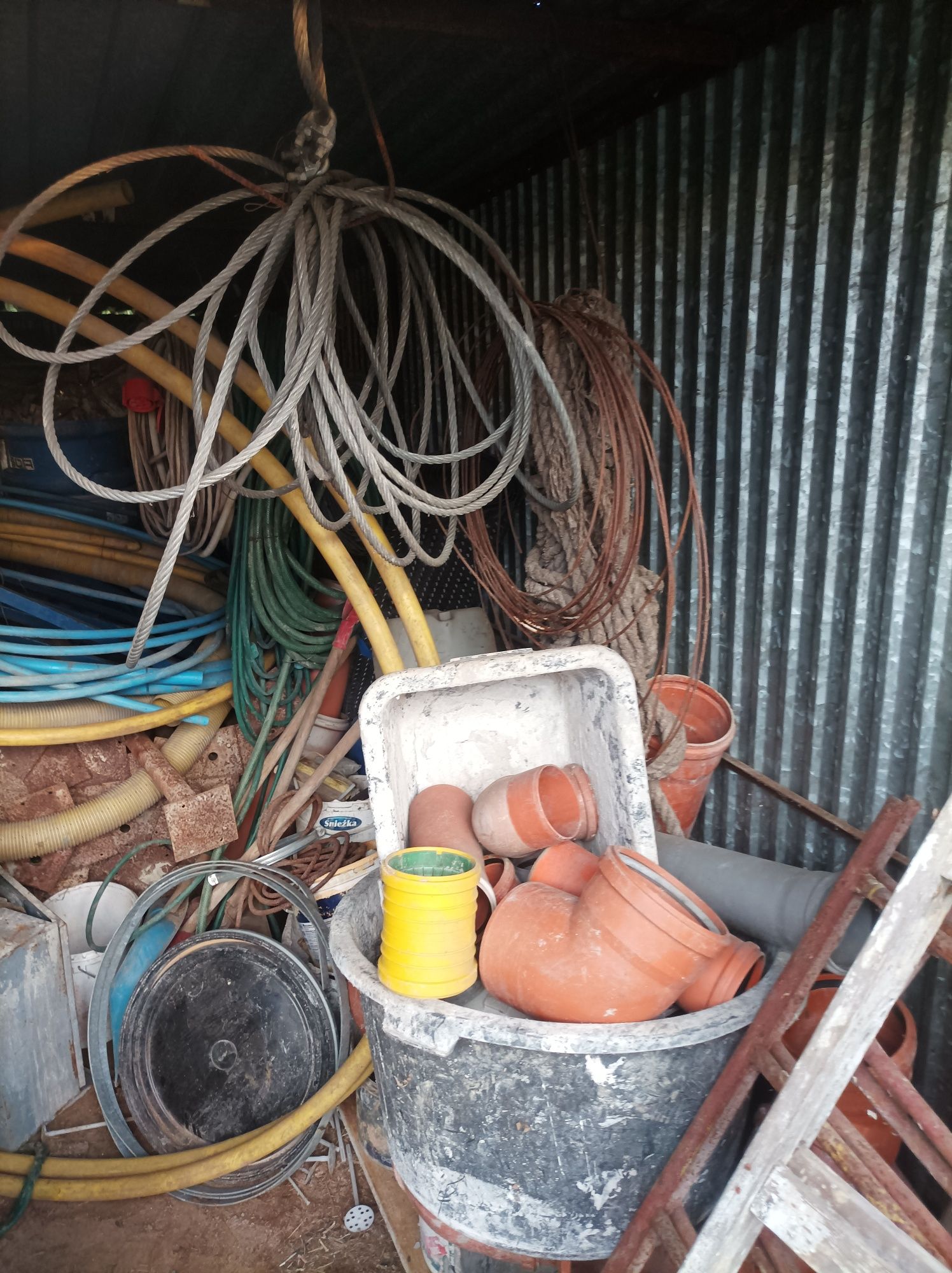 Wyprzedaż garażowa deski peszel kabel drut zbrojeniowy stal kontener