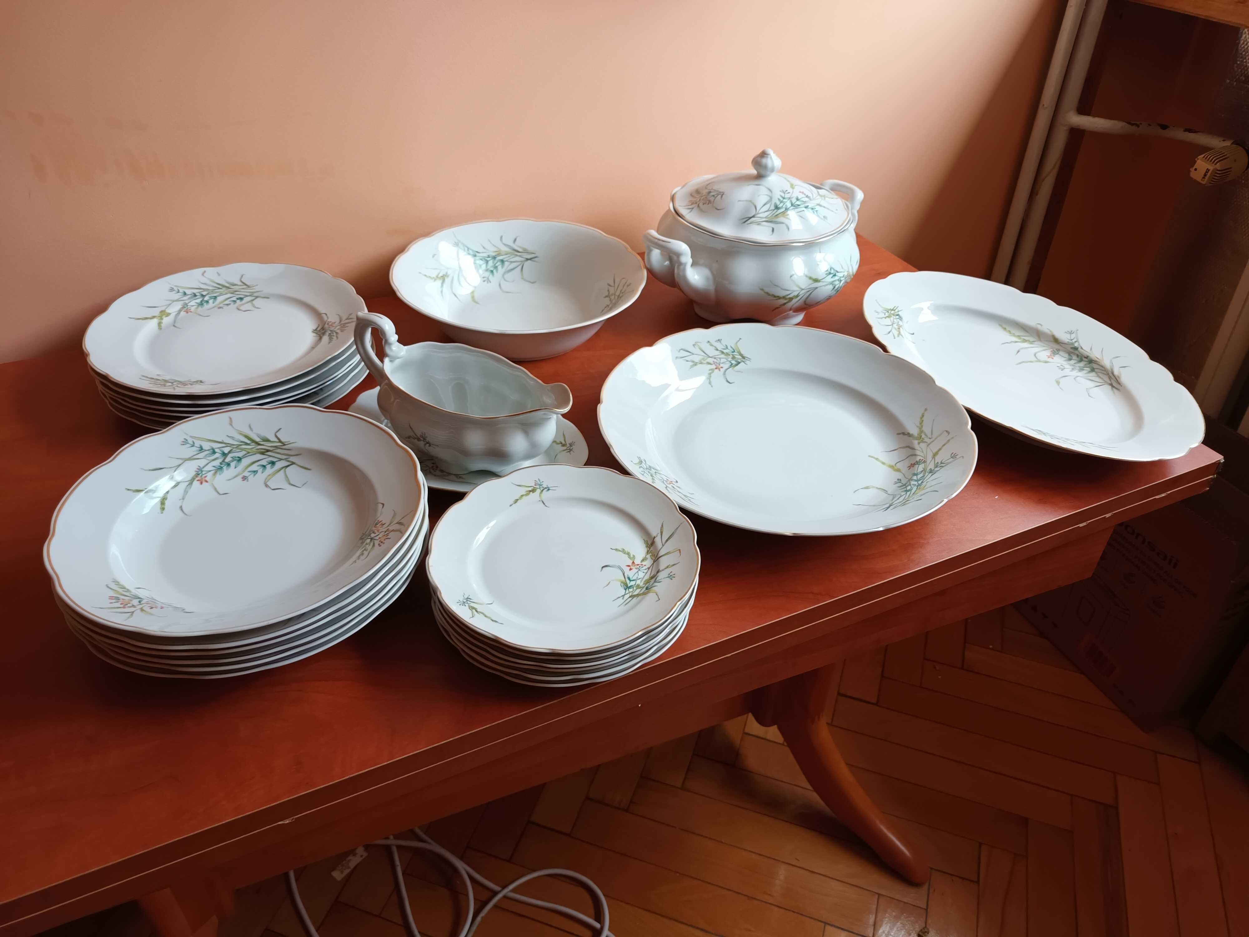 Zestaw porcelany obiadowej dla 6 osób PRL Ćmielów 24 elemementy.