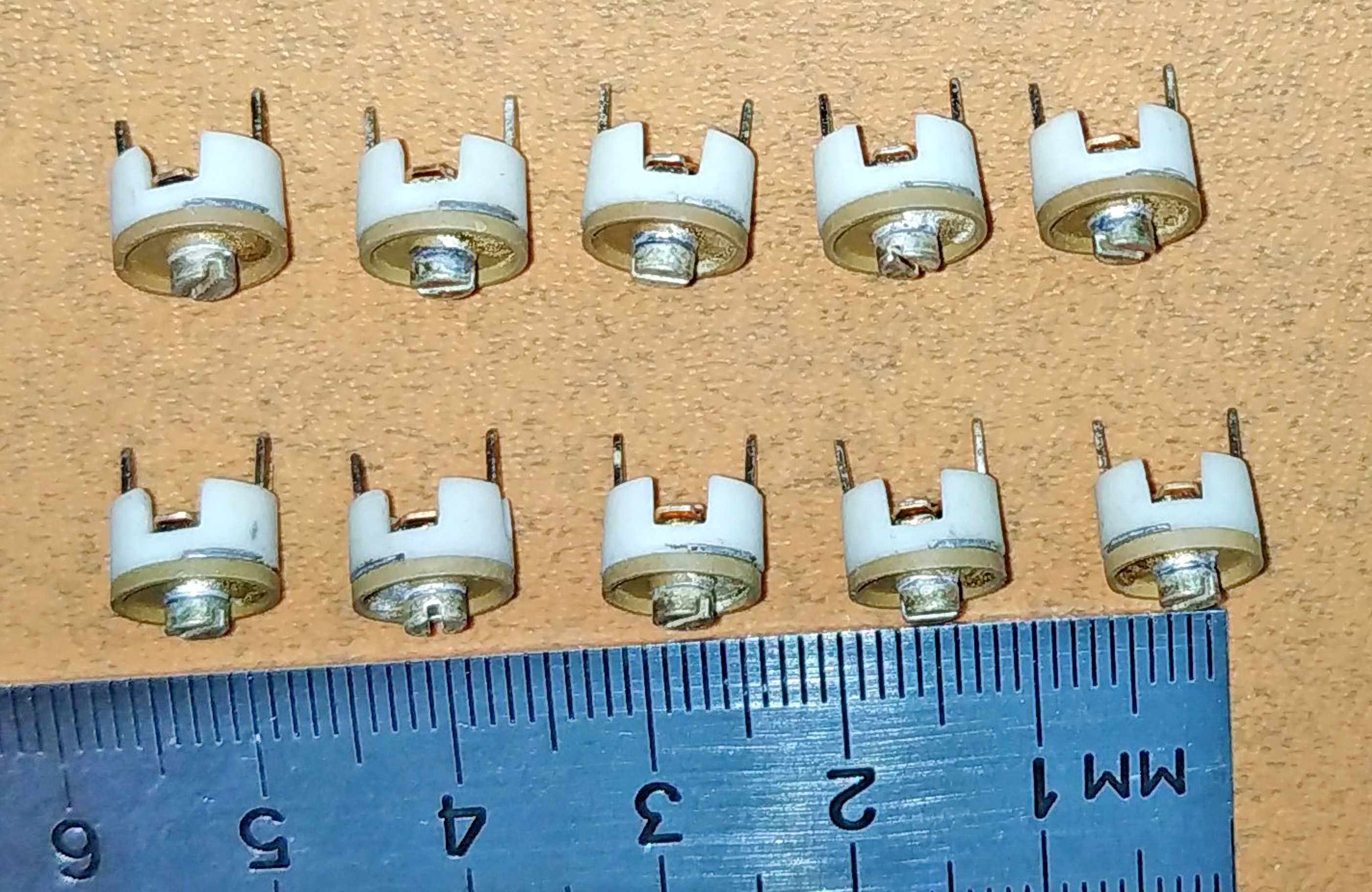Керамические подстр-ные конденсаторы 6/30 пФ, новые, 10 шт., не Китай.