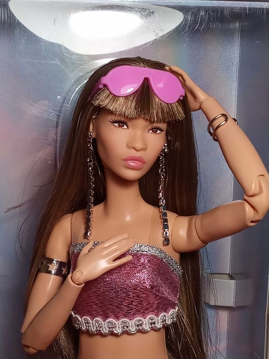 Кукла Барби Лукс Barbie Looks 24 Mattel на высоком теле Made to Move