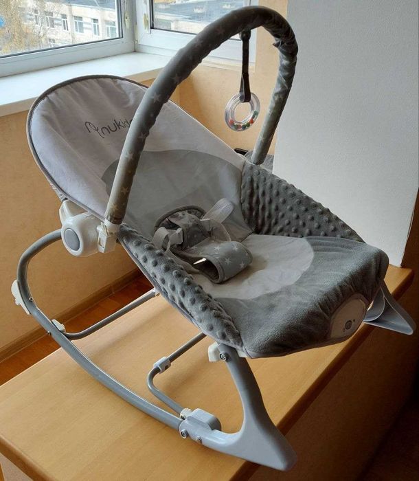Дитяча коляска-гойдалка з вібрацією Nukido крісло шезлонг Стан нового!